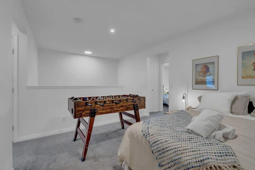 Lovelyhome-Foosball-Nearairport-5 Queen Beds -Air Conditioning エドモントン 0*,  カナダ