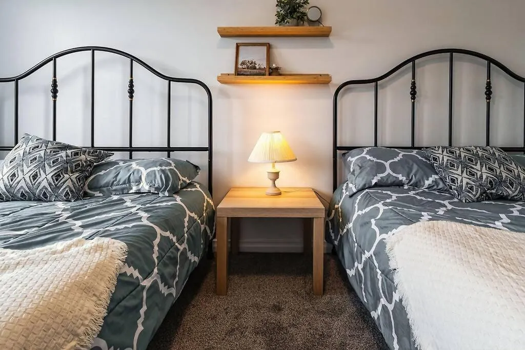 Casa vacanze Lovelyhome-Foosball-Nearairport-5 Queen Beds -Air Conditioning Edmonton